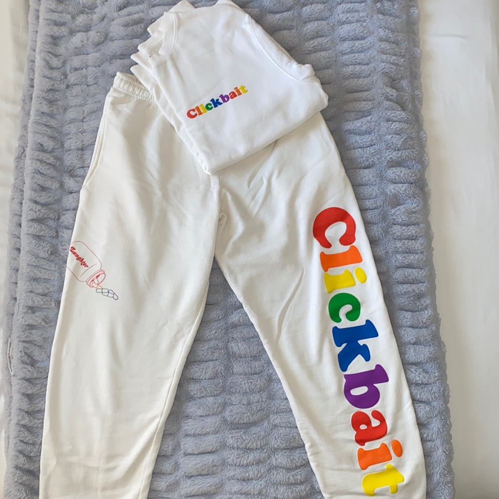 DAVID DOBRIK CLICKBAIT RAINBOW CREWNECK SIZE MEDIUM & SWEATPANTS SIZE SMALL